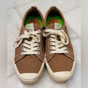 Cariuma Women’s  Brown Canvas Sneakers. Size 10 in mint condition